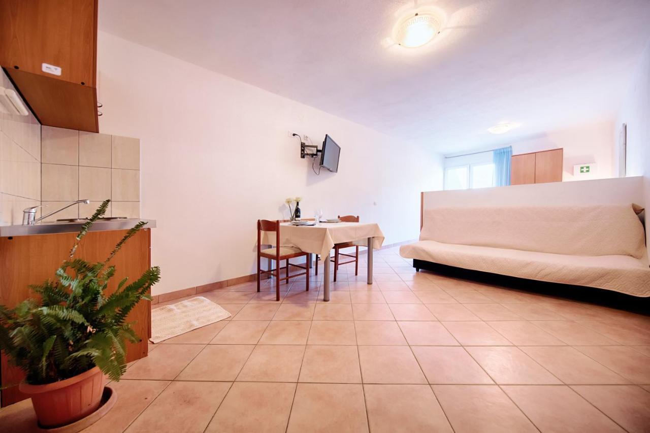 Apartments Bruna Lastovo Rum bild